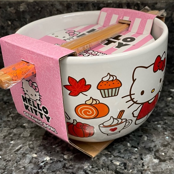 Hello Kitty Bowl With Chopsticks - Picture 2 of 5